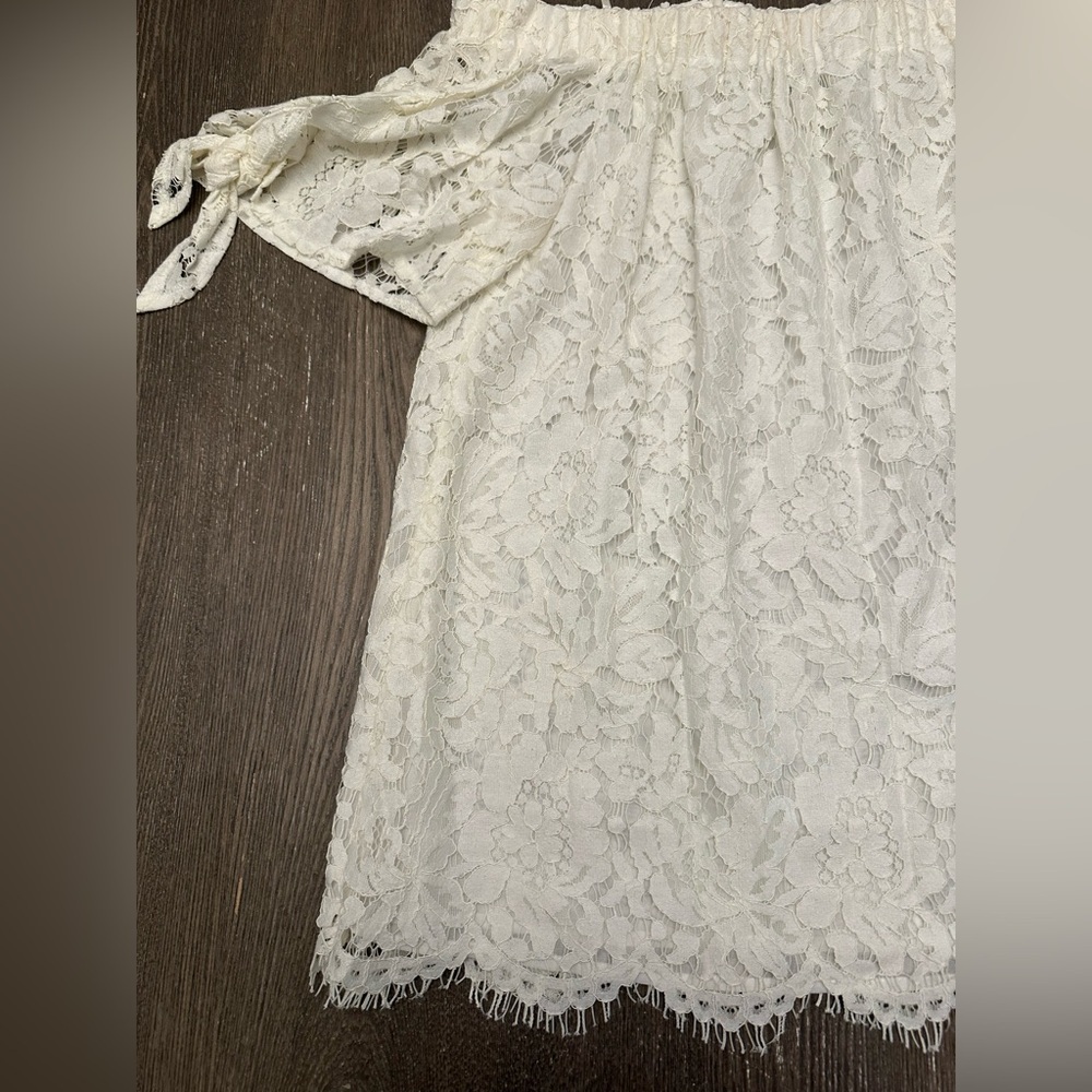 LULUS WHITE / CREAM LACE OFF THE SHOULDER TOP - Size Small SKU:7 - Picture 2 of 6